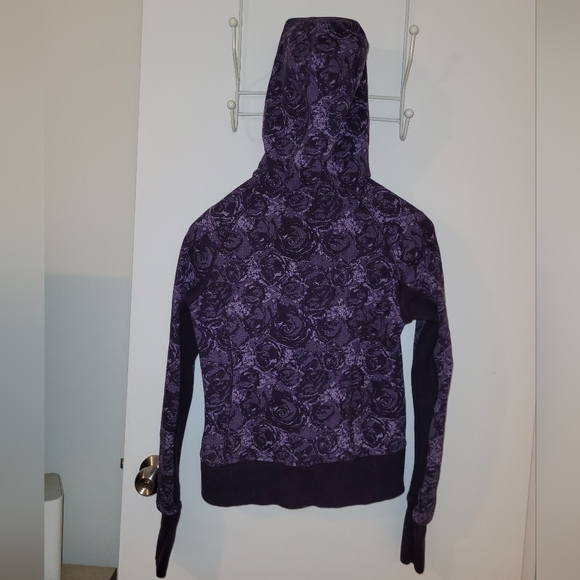 Lululemon Scooba Hoodie. Size 8. EUC. - Picture 3 of 6